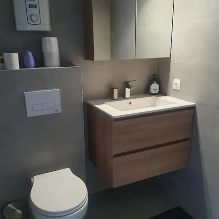 Met 2 Slaapkamers Op Zeedijk شقة ميدل كيرك