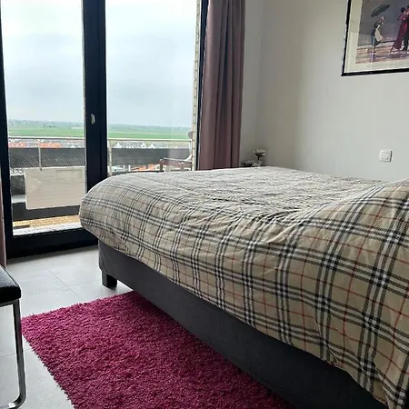 Met 2 Slaapkamers Op Zeedijk شقة